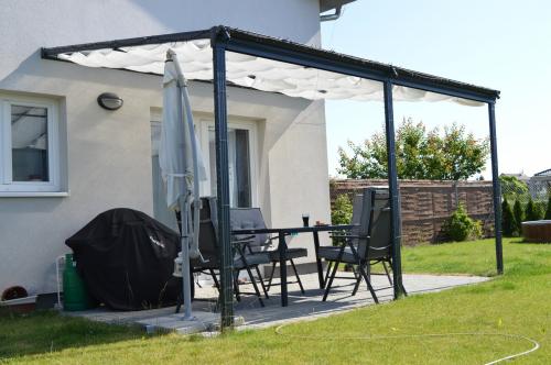 pergola aluminiowa LANITPLAST WALL 53 antracyt + opal PC